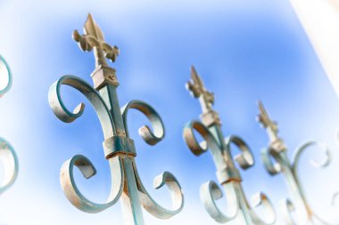 gökyüzünde potansiyel bir demir çit