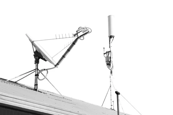 Концепция технологии whit спутниковая антенна — стоковое фото