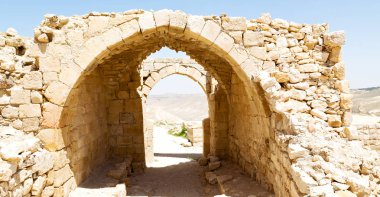Jordan'ın eski kast kül shubak ve onun Kulesi gökyüzünde