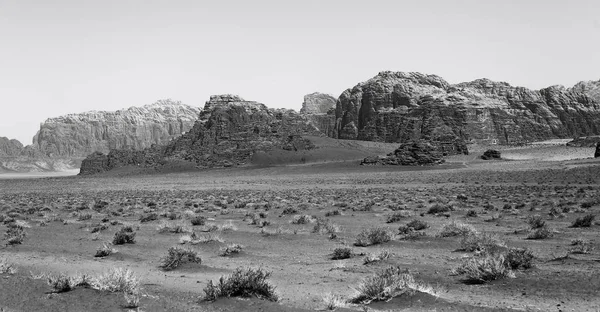 Wadi Rum 沙漠的约旦砂和山冒险地方 — 图库照片