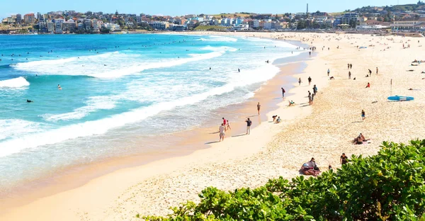 Austrália Pessoas Praia Bondie Resort Perto Oceano — Fotografia de Stock