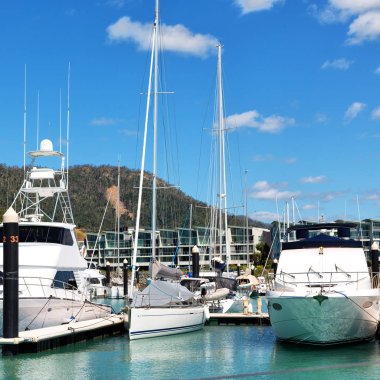 Avustralya Airlie Beach ve İskele Okyanusu yakın tekne