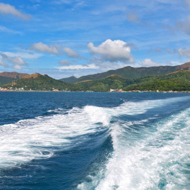 Filipinler 'deki bulanıklık, teknenin ve Pasifik Okyanusu' nun arka planının manzarası.