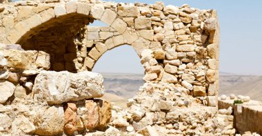Jordan'ın eski kast kül shubak ve onun Kulesi gökyüzünde