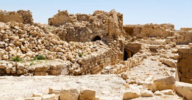 Jordan'ın eski kast kül shubak ve onun Kulesi gökyüzünde