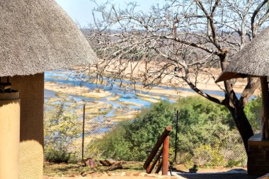 Güney Afrika kruger park lodge nehir kenarında