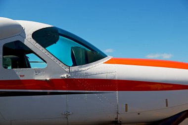 Havaalanı otopark küçük popüler uçak Kaldıraçlar austalia penceresinde