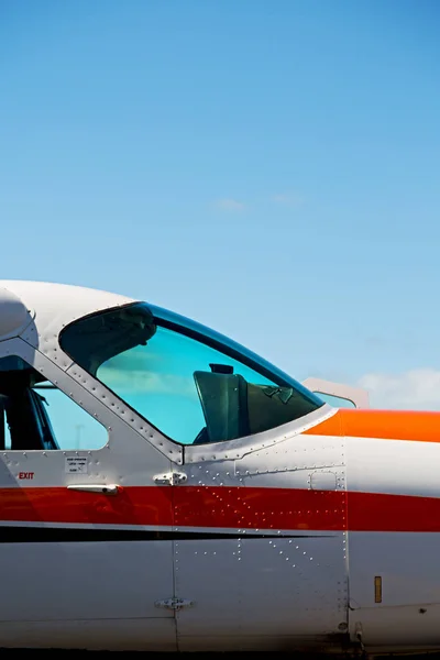 Havaalanı Otopark Küçük Popüler Uçak Kaldıraçlar Austalia Penceresinde — Stok fotoğraf