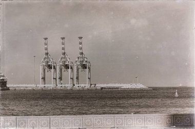 oteller: gökyüzü bağlantı noktası ve vinç 