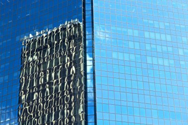  gökdelen penceresinde refleks 