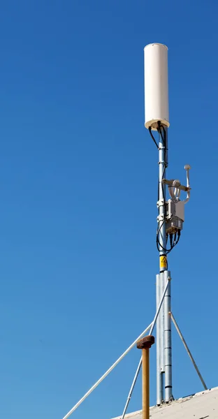 Австралии Концепция Технологии Whit Спутниковой Тарелки Неба — стоковое фото