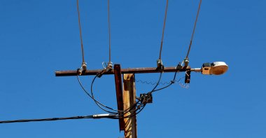 Avustralya açık havada elektrik direği ile güç hattı kavramı