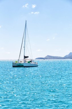 Avustralya'da fraser ada ve lüks gibi okyanusta bir katamaran cruise