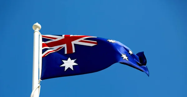 Australia Nel Cielo Limpido Bandiera Sventolante — Foto Stock