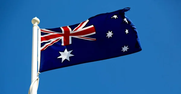 Clear Sky Hullámzó Zászlót Ausztrália — Stock Fotó