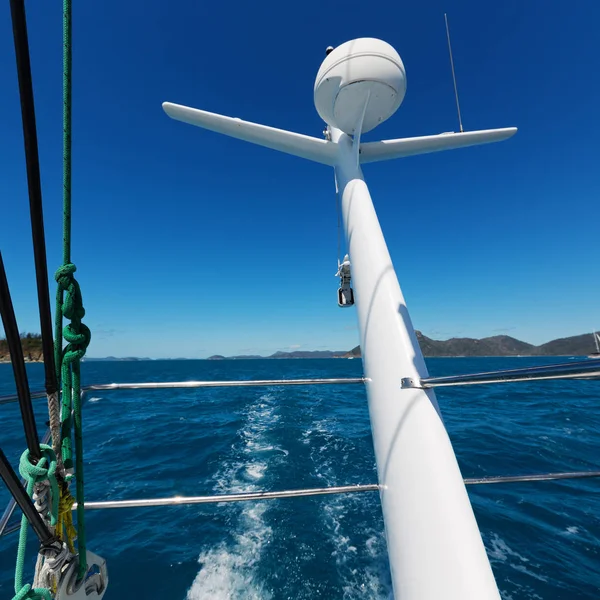 Céu Vazio Claro Radar Catamarã Esconde Segurança — Fotografia de Stock