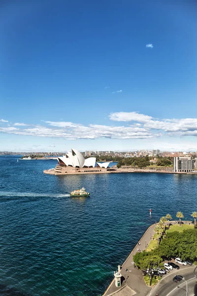 澳大利亚悉尼歌剧院海湾和 Cit 的天际线 — 图库照片