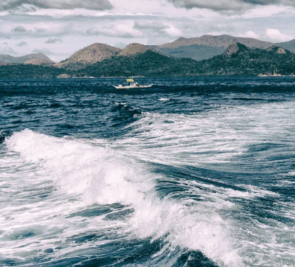 Desenfoque Filipinas Una Vista Desde Barco Fondo Montaña Del Océano —  Fotos de Stock