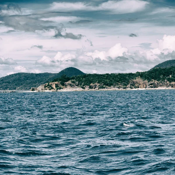 Desenfoque Filipinas Una Vista Desde Barco Fondo Montaña Del Océano —  Fotos de Stock