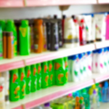 süpermarkette alışveriş arka plan kavramı gibi bulanık renkler dolu