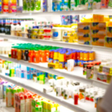 süpermarkette alışveriş arka plan kavramı gibi bulanık renkler dolu