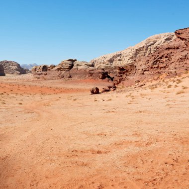 wadi rum çöl Ürdün kum ve dağ macera destinatio