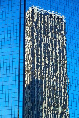  gökdelen penceresinde refleks 