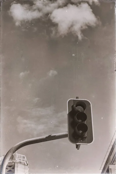 Sfondo della città e il semaforo — Foto Stock