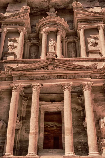 Eski manastır güzel dünyasına merak ediyorum — Stok fotoğraf