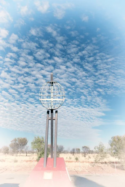 Australië Het Monument Van Steenbokskeerkring Wolken — Stockfoto