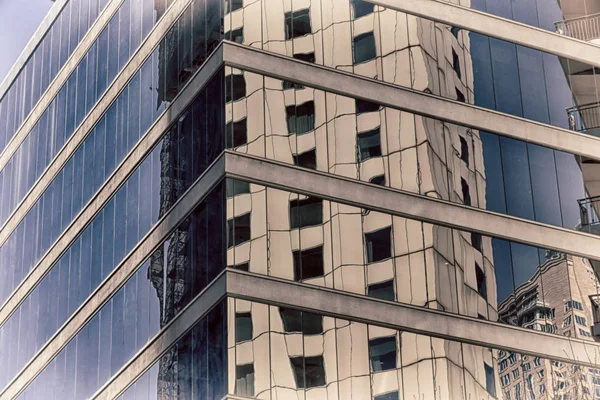 シドニー オーストラリアの抽象的な背景のようなウィンドウの高層ビルの反射で — ストック写真