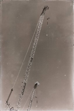  boş gökyüzü iş vinç kavramı