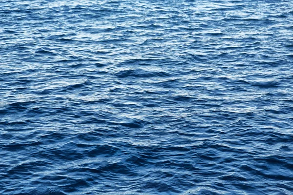 Begreppet koppla av i havet reflexen av golden sun — Stockfoto