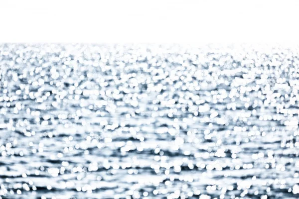 Бокэ на фоне размытого океана — стоковое фото