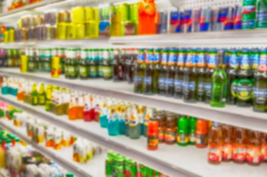 süpermarkette alışveriş arka plan kavramı gibi bulanık renkler dolu