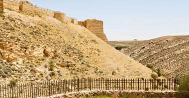 cennet dağ jordan antik kale manzarası