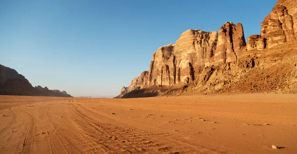 Στο Wadi Ρούμι Έρημο Της Ιορδανίας Άμμο Και Ορεινές Περιπέτεια — Φωτογραφία Αρχείου
