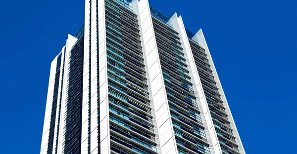 超高層ビルの抽象的な背景の完全なフレームのイメージ — ストック写真