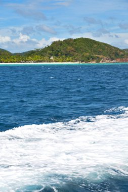 Pasifik Okyanusu'nun Filipinler adasında doğal görünümü