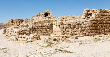 Jordan'ın eski kast kül shubak ve onun Kulesi gökyüzünde