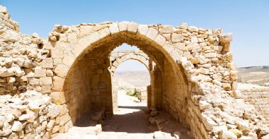 Jordan'ın eski kast kül shubak ve onun Kulesi gökyüzünde