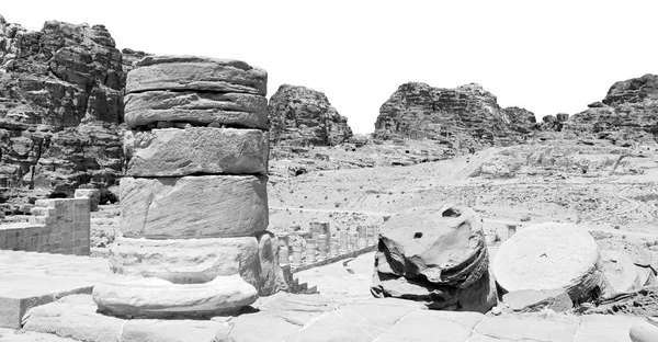 Πέτρα Ιορδανίας Παλαιός Δρόμος Γεμάτος Στήλες Και Αρχιτεκτονική Κληρονομιά — Φωτογραφία Αρχείου