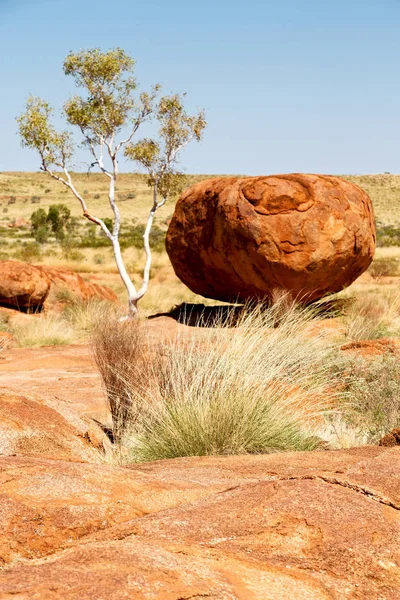 En Australia las rocas de mármol del diablo — Foto de Stock