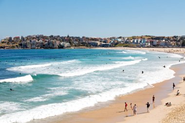 Avustralya, Sydney-Ağustos 2017 kimliği belirsiz kişi ve surf yaklaşık