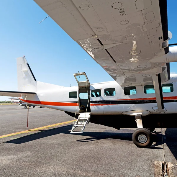 Crains Austalia Mało Popularny Samolot Parking Lotnisku — Zdjęcie stockowe