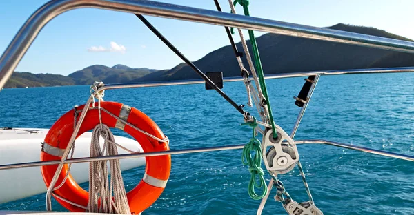 救命浮環が付いている海洋の安全性の概念 — ストック写真