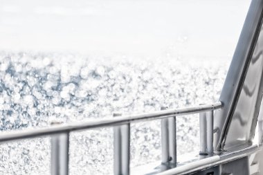Avustralya parmaklıklar tekne ve okyanus gelen ışık bokeh