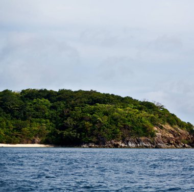 bir tekne güzellikler kıyı şeridi deniz ve rock 