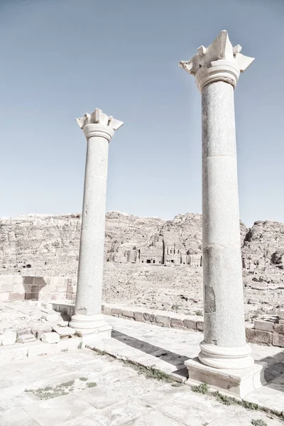 Petra Jordan Vista Dei Monumenti Dalle Rovine Dell Antica Chiesa — Foto Stock