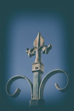 gökyüzünde potansiyel bir demir çit